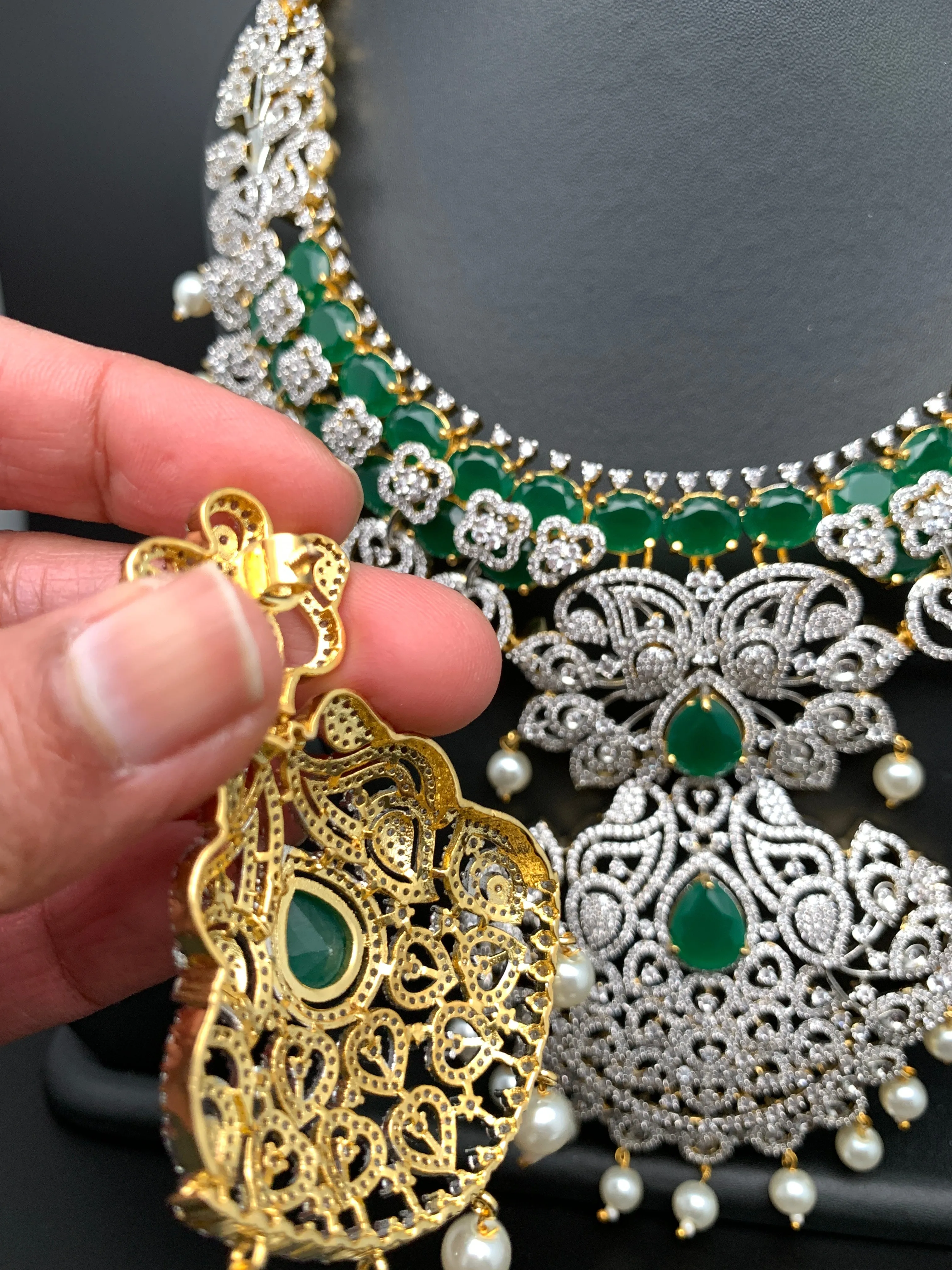 AD Emerald Green Stone Short Neckline Necklace