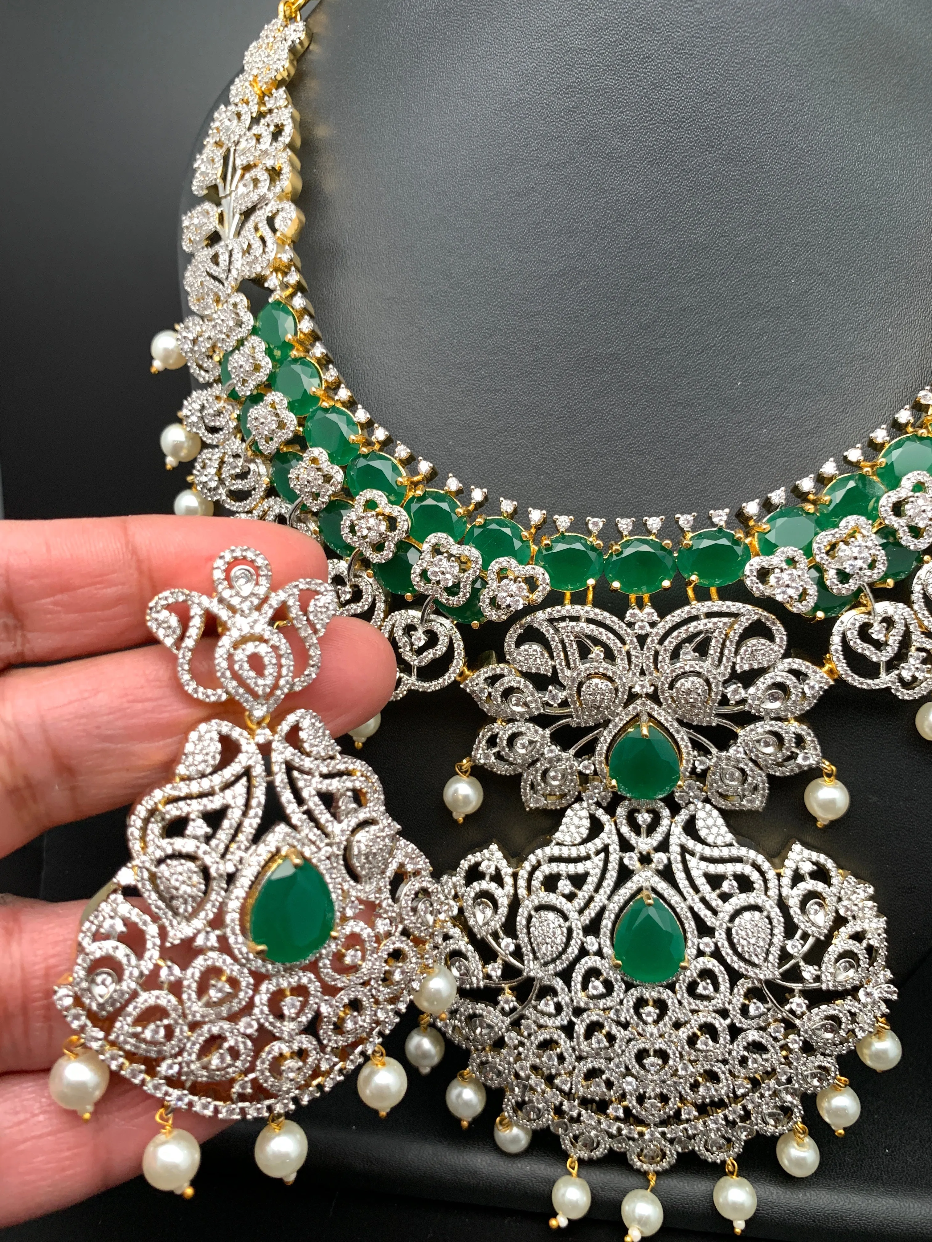 AD Emerald Green Stone Short Neckline Necklace