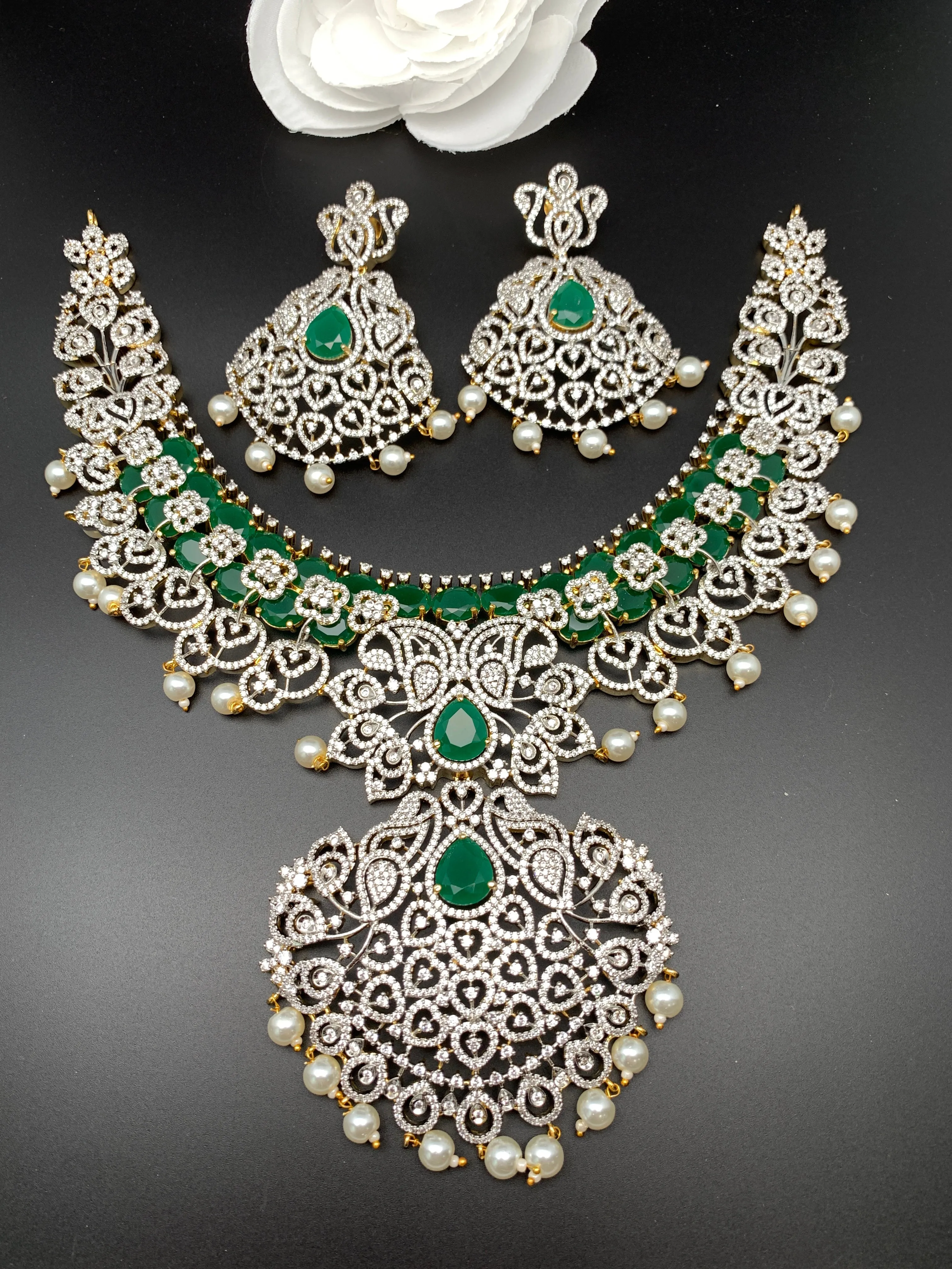 AD Emerald Green Stone Short Neckline Necklace