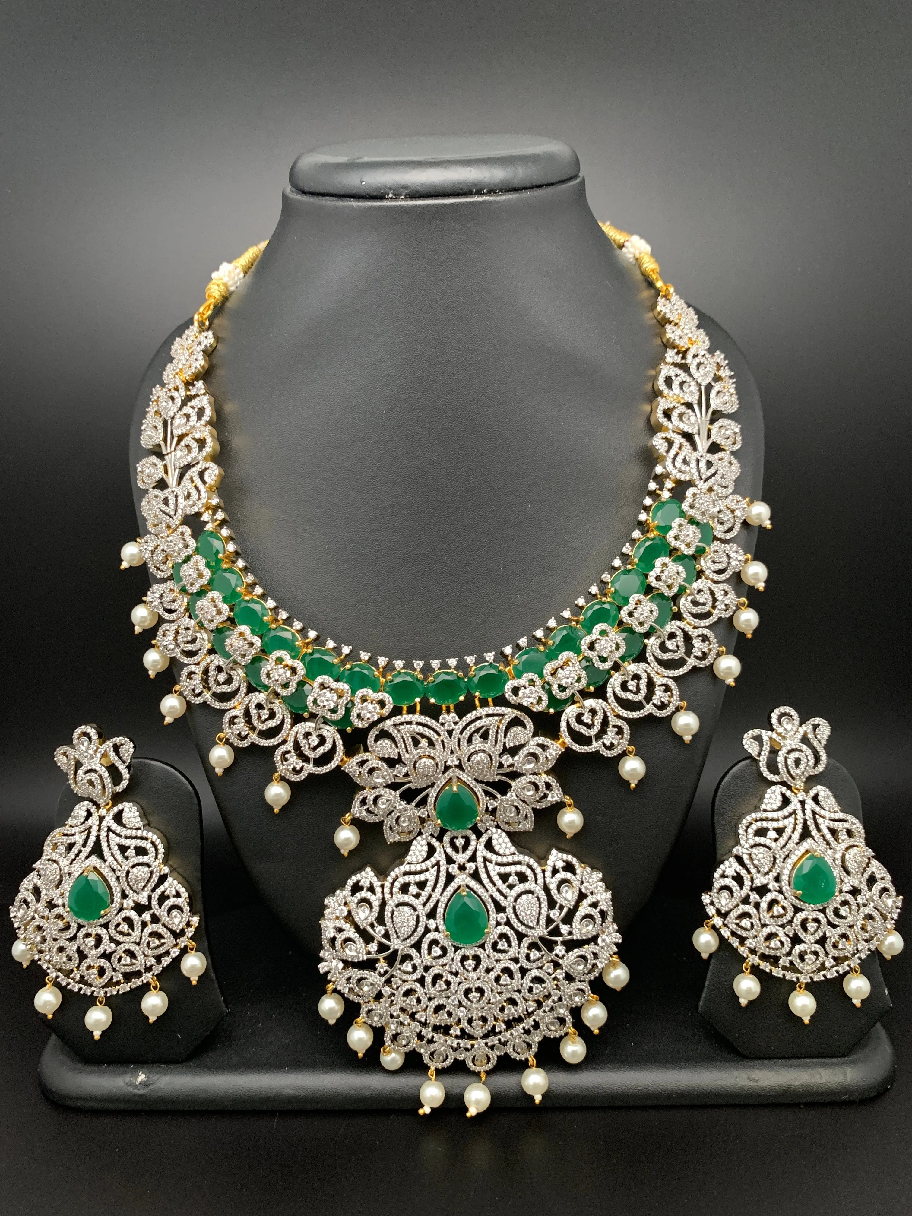 AD Emerald Green Stone Short Neckline Necklace