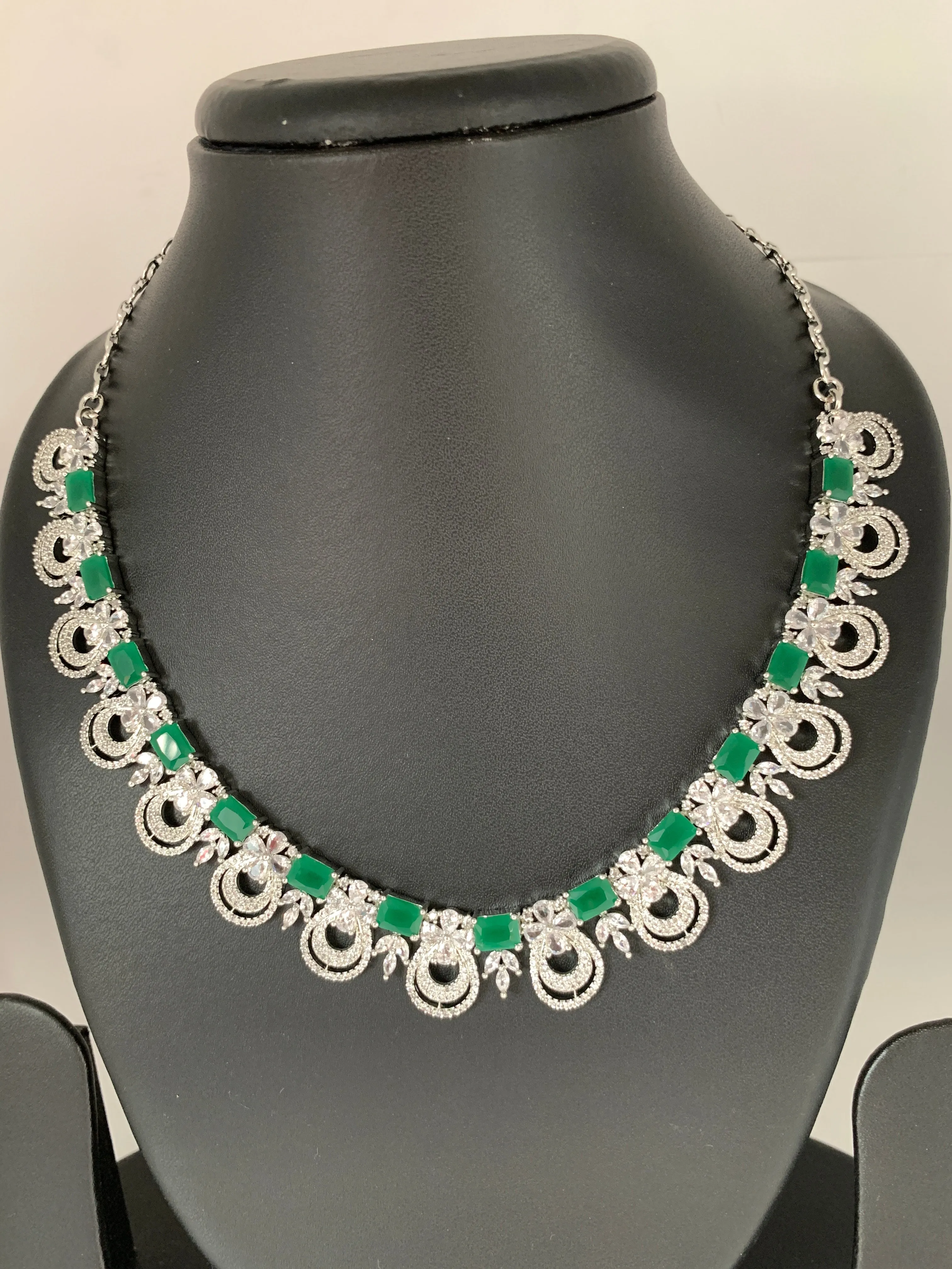 AD Emerald Green Stone Silver Polish Short Necklace