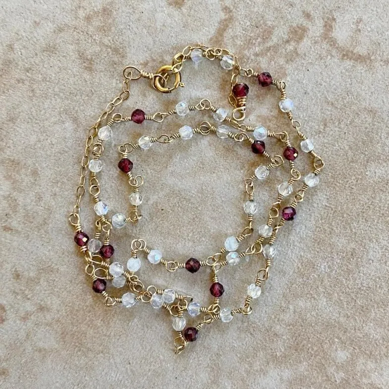 Tiny Moonstone Beads Necklace with Garnet
